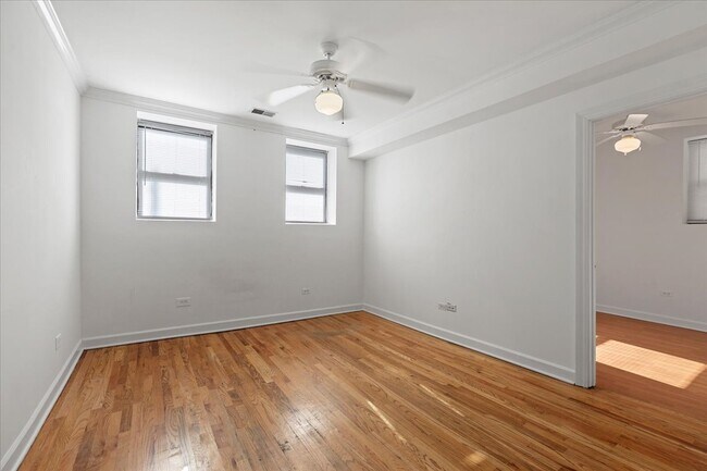Foto del edificio - 3702 N Sheffield Ave