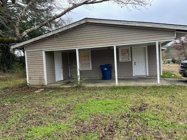 Building Photo - 1001 Anderson Dr