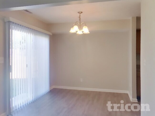 Building Photo - 10992 Cedar Pine Dr