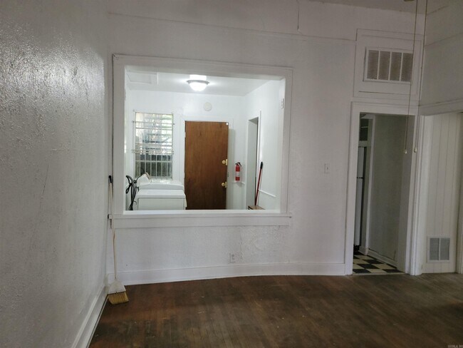 Foto del edificio - 408 W 9th St