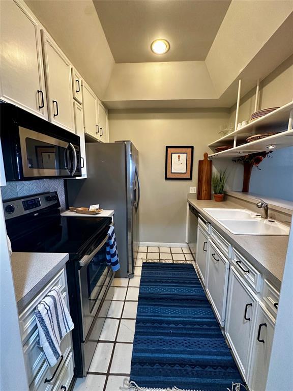 Building Photo - 641 W 31st 1/2 St