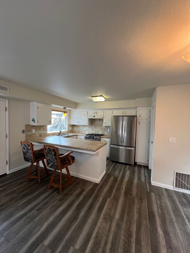 Foto del edificio - Short walk to the Beach / Available Now / Pets Welcome