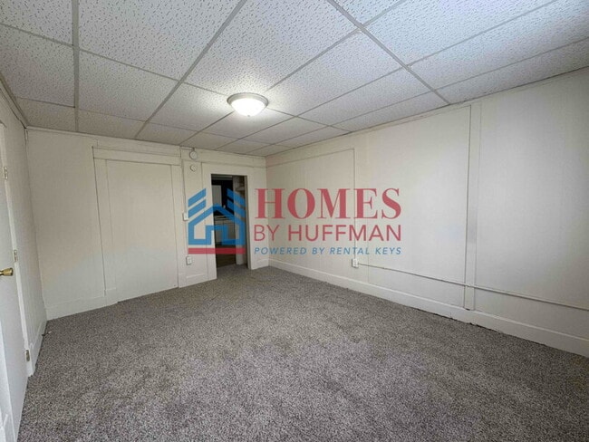 Building Photo - Efficiency Unit | Upstairs