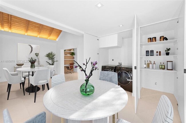 Building Photo - 120 NE 49th St