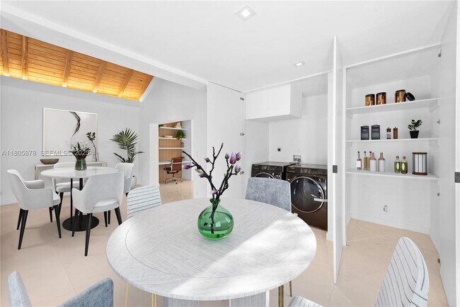 Foto del edificio - 120 NE 49th St