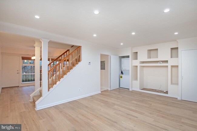 Building Photo - 4463 Forest Glen Ct