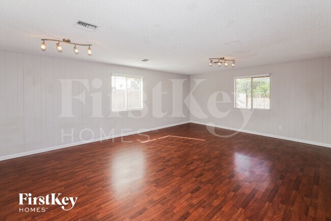Building Photo - 3631 W Caron St