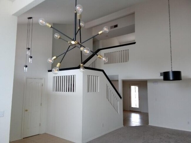 Building Photo - 12205 Diana Natalicio Dr