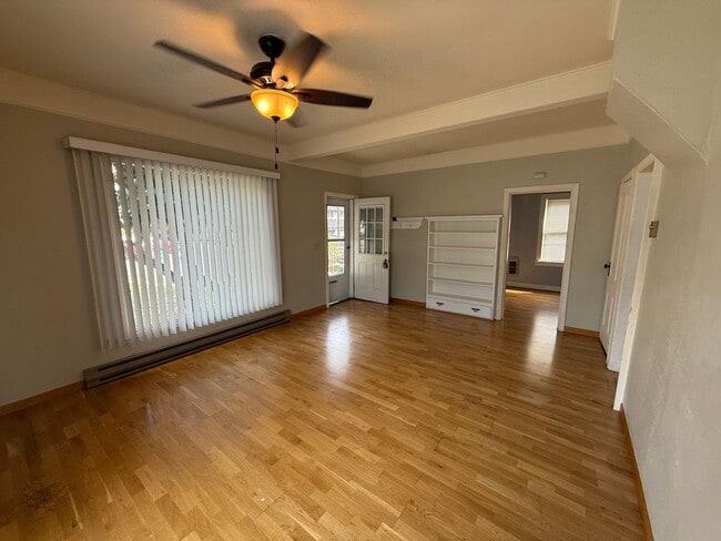 Foto del edificio - Unique 2-Story Home in Desirable Camas Area!