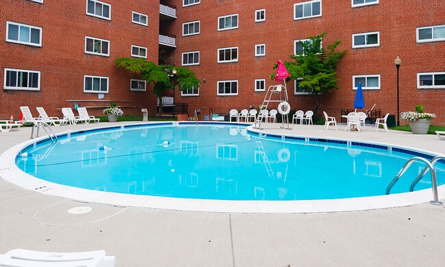 New Brookside Apartments Swimming Pool - New Brookside Apartments