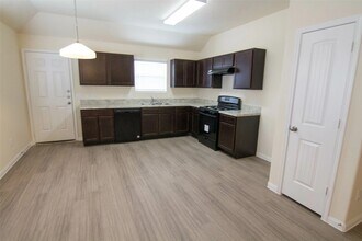 Building Photo - 825 Canton Grass Ln