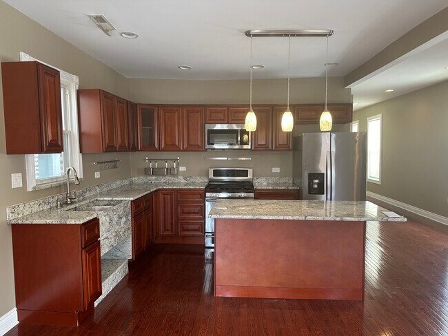 Kitchen - 2302 S Oakley Ave