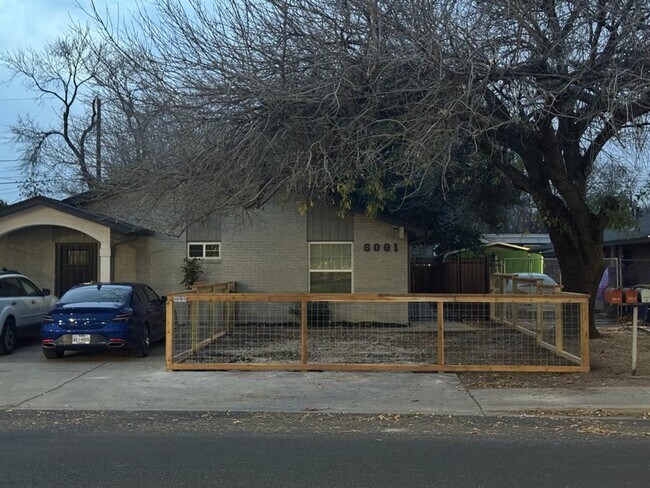 Foto del edificio - 6001 Jain Ln