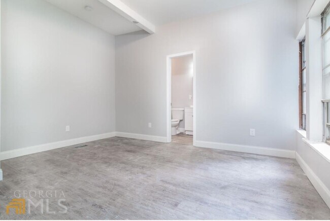 Foto del edificio - 3745 Feldwood Pl