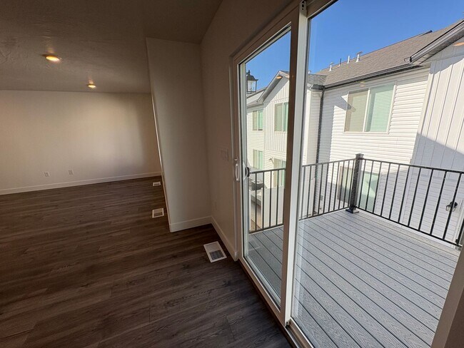 Building Photo - BRAND NEW & Pet Friendly