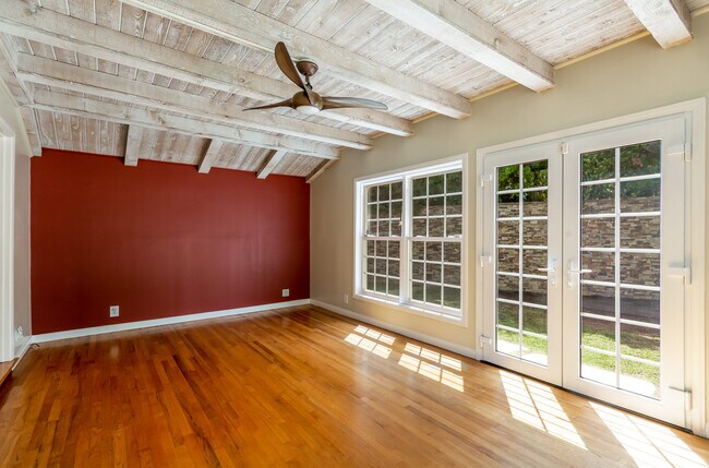 Building Photo - 944 Princeton Dr