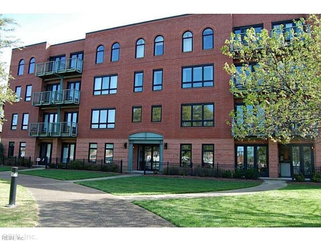 Primary Photo - 443 Saint Pauls Blvd #4E
