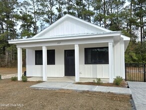 Building Photo - 123 Long Pond Loop