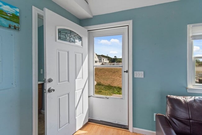 Building Photo - 12 Lower County Rd