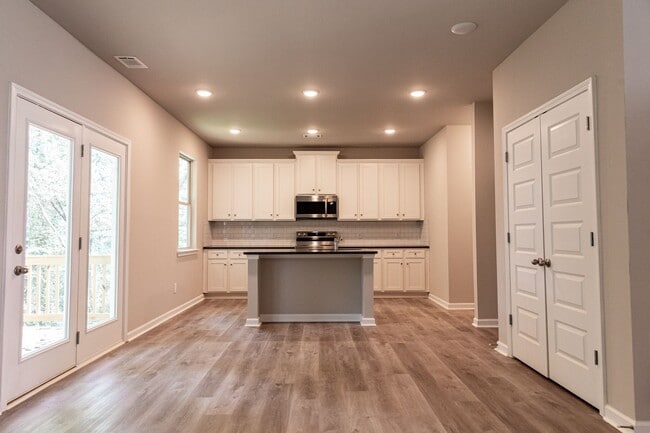 Building Photo - 4 Bed 2.5 Bath home in Calhoun!