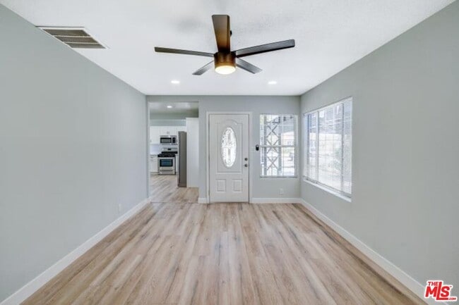 Foto del edificio - 19924 Welby Way