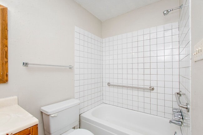 Building Photo - 5245 Kimberlin Ave