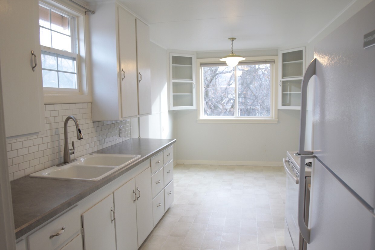 Primary Photo - 430 S 6th St E