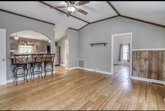 Foto del edificio - Cute Country Charmer – Bristol, VA  2 Bed ...