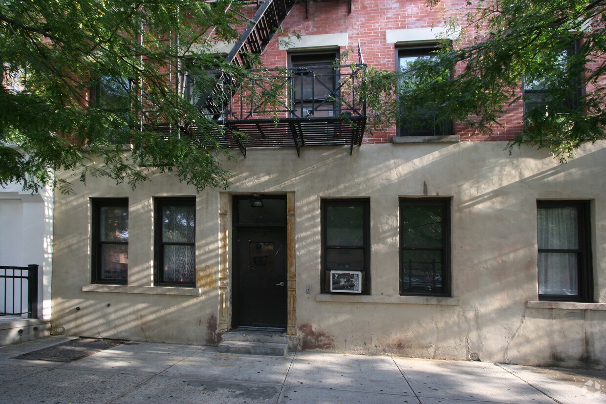 Building Photo - 319-321 E 115th St