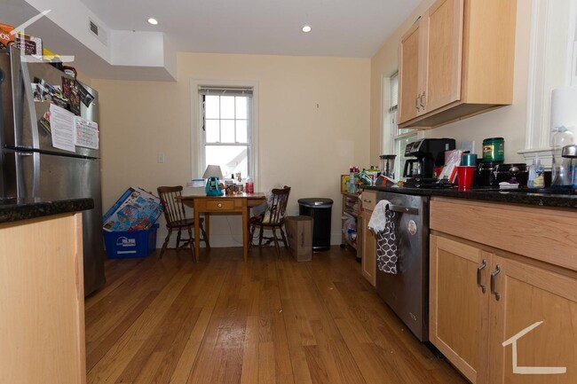 Building Photo - Spacious 5BR/2Bath in Brighton!