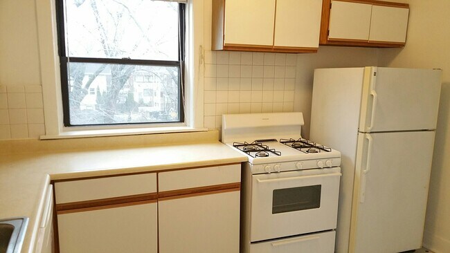 Building Photo - 710 Seward St