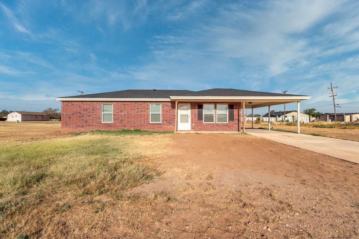 Great 3 Bedroom 2 Bathroom with land! House Rental in Slaton, TX