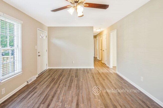 Building Photo - 330 Red Roan Pl