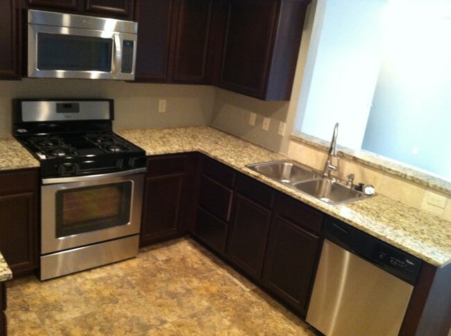 Building Photo - 207 Ashley Dr