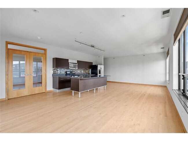 Foto del edificio - 3116 W Lake St