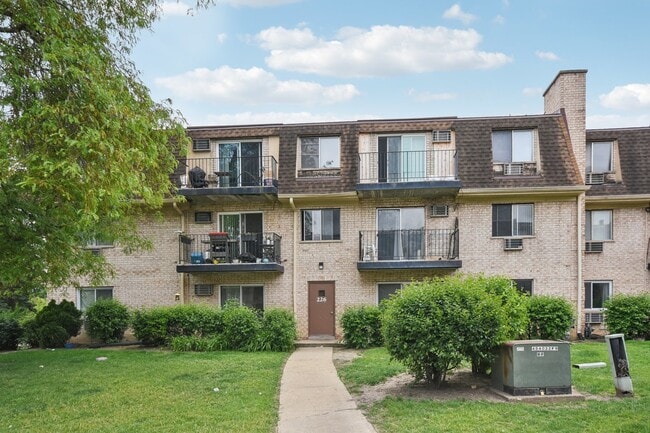 Building Photo - 226 Shorewood Dr