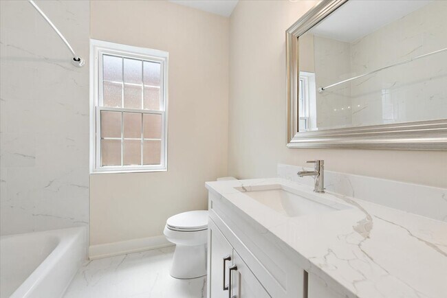 Full Bathroom with tub - 5028 N Mozart St