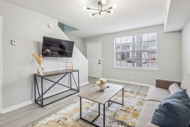 Foto del edificio - 600 Whispering Hills Dr