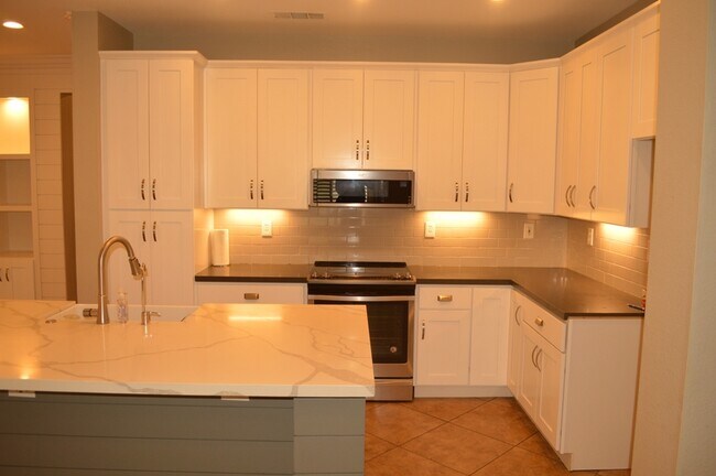 Foto del edificio - 418 Sunshine Way