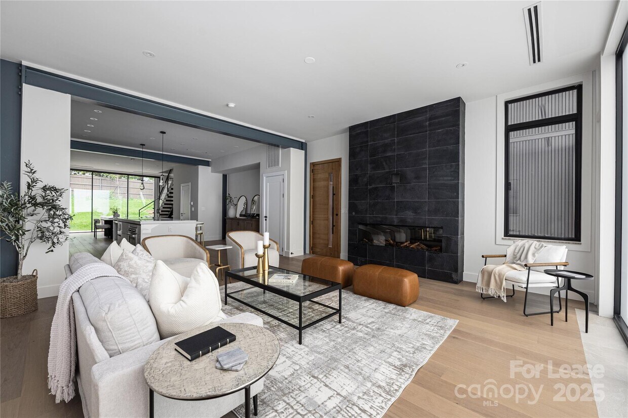 Foto principal - 4026 Chevington Rd