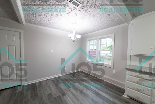 Building Photo - 233 E Kerr Dr