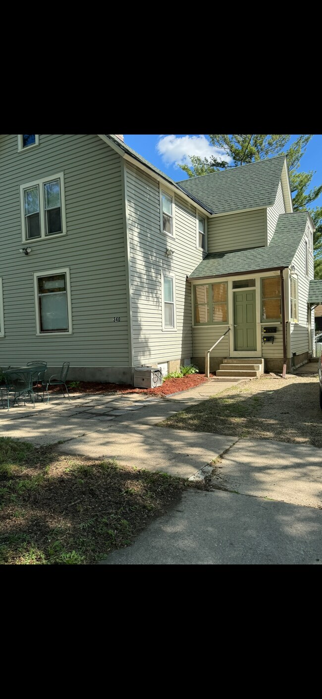Foto del edificio - 340-1 15th Ave NE