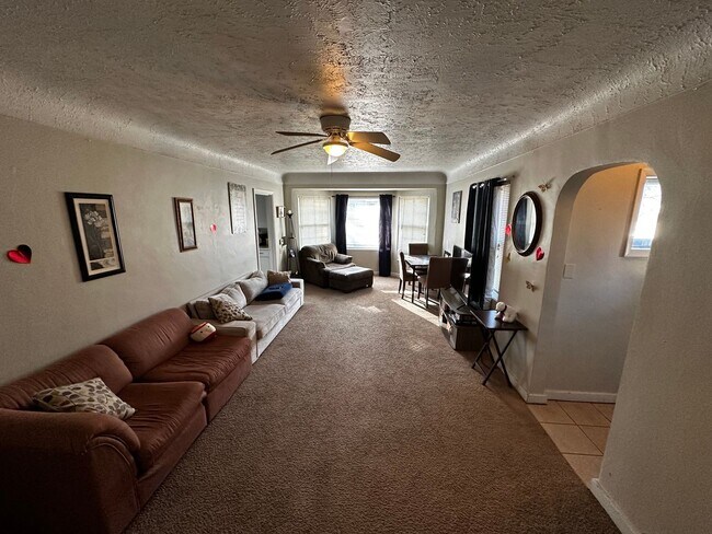 Foto del edificio - 1604 College St