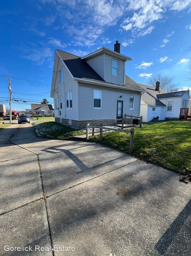 Building Photo - 3 br, 1 bath House - 1506 Parker Drive