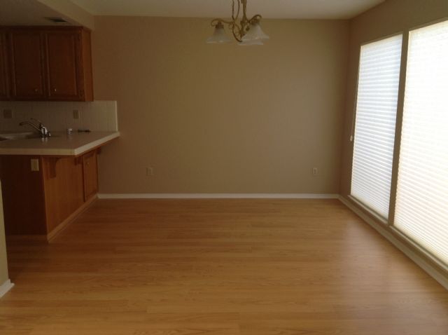 Building Photo - 525 Oakbrook Dr