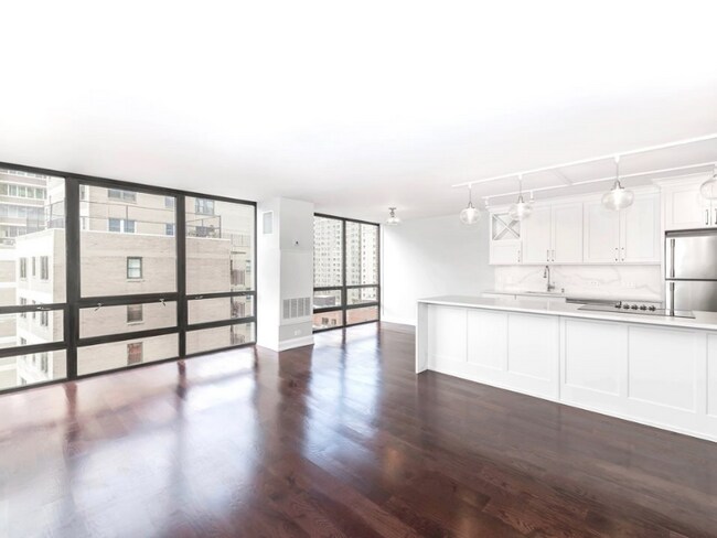 Building Photo - 1430 N Astor St
