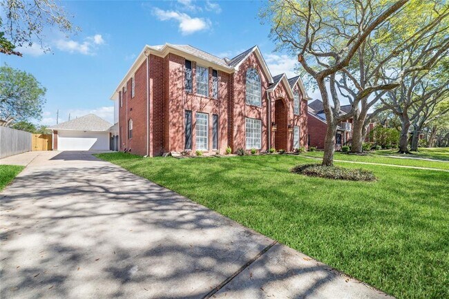 Building Photo - 2719 Oakland Dr