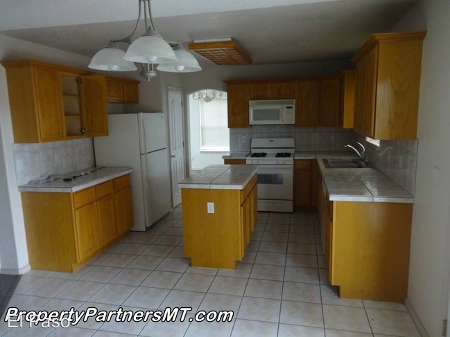 Building Photo - 4 br, 2.5 bath House - 12649 Sun Trail