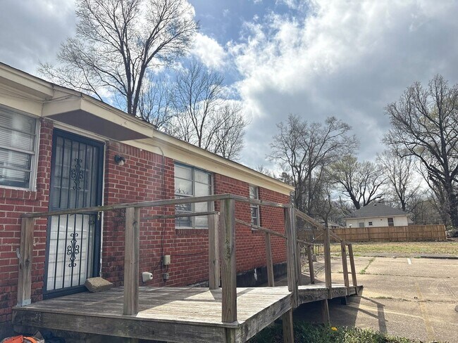 Foto del edificio - Freshly Renovated 2-bedroom 1 bath duplex