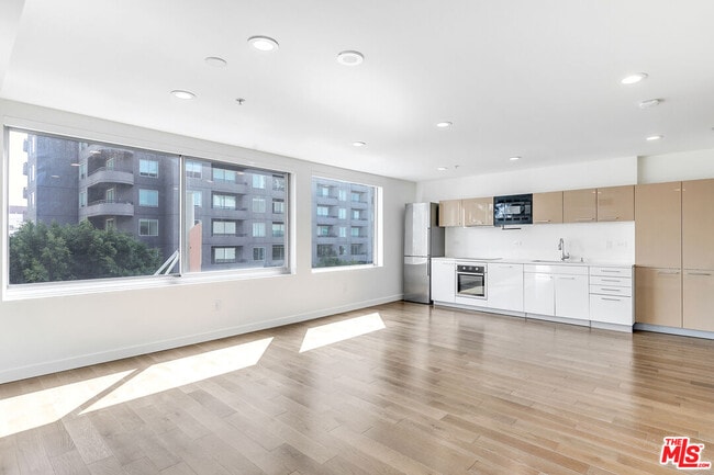 Foto del edificio - 901 Flower St